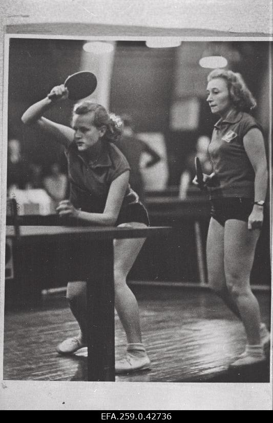 Helgi Pesur and Evelin Lestal won the top in the Women's Game at the Soviet Union's table tennisists tournament.