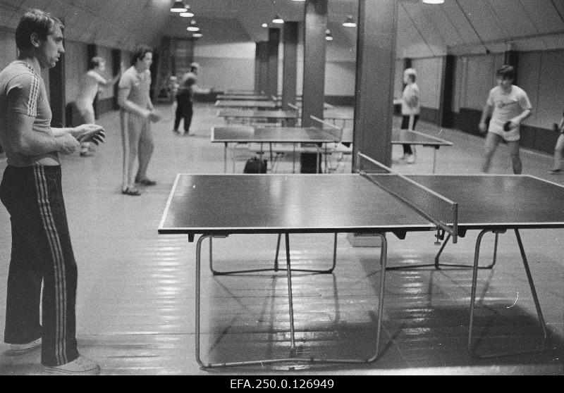 Rataskaevu tn 15 Kalevi Raskejõustiku Sport building table tennis hall, on the front of Rein Lindmäe.