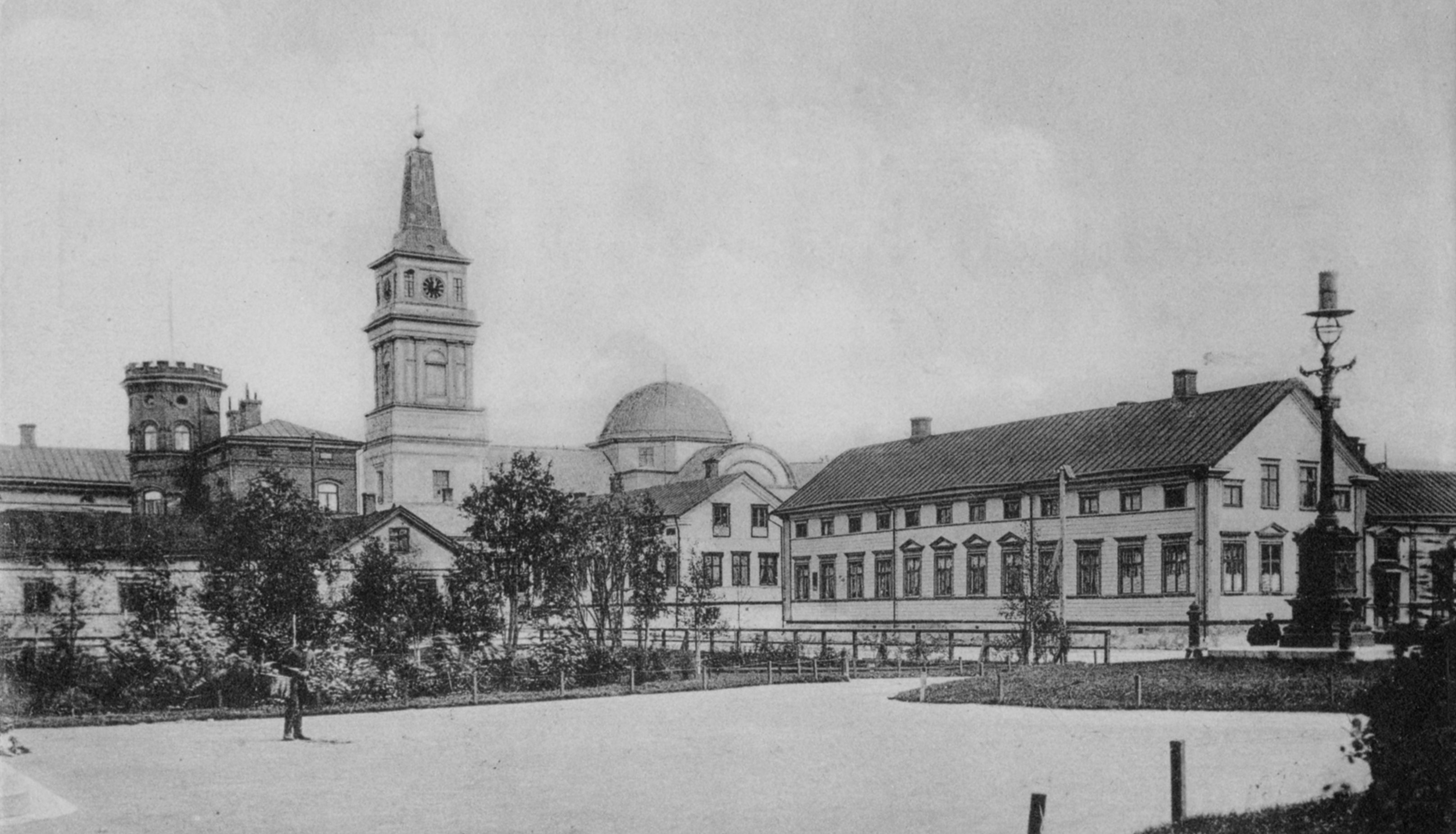Oulu Cathedral 1890s - The Oulu Cathedral seen from the city hall square in 1890s.
