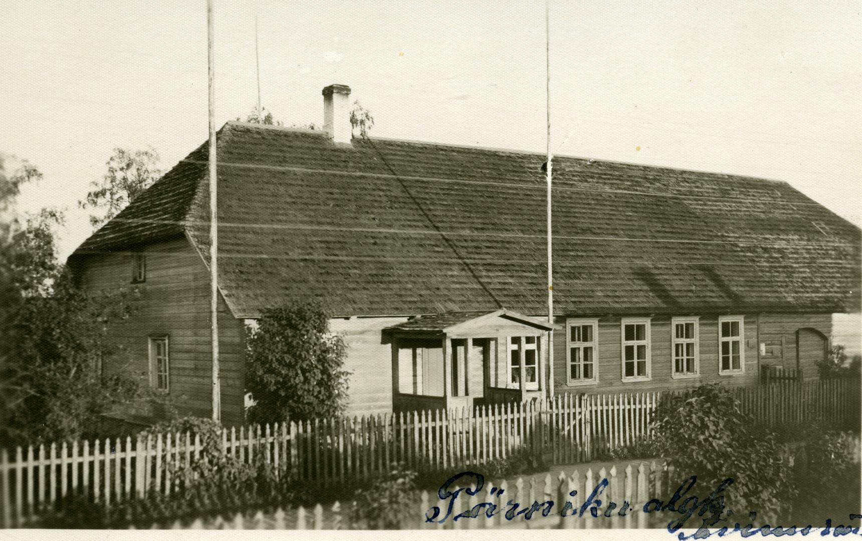 Pärniku Algkooli building in Avinurme