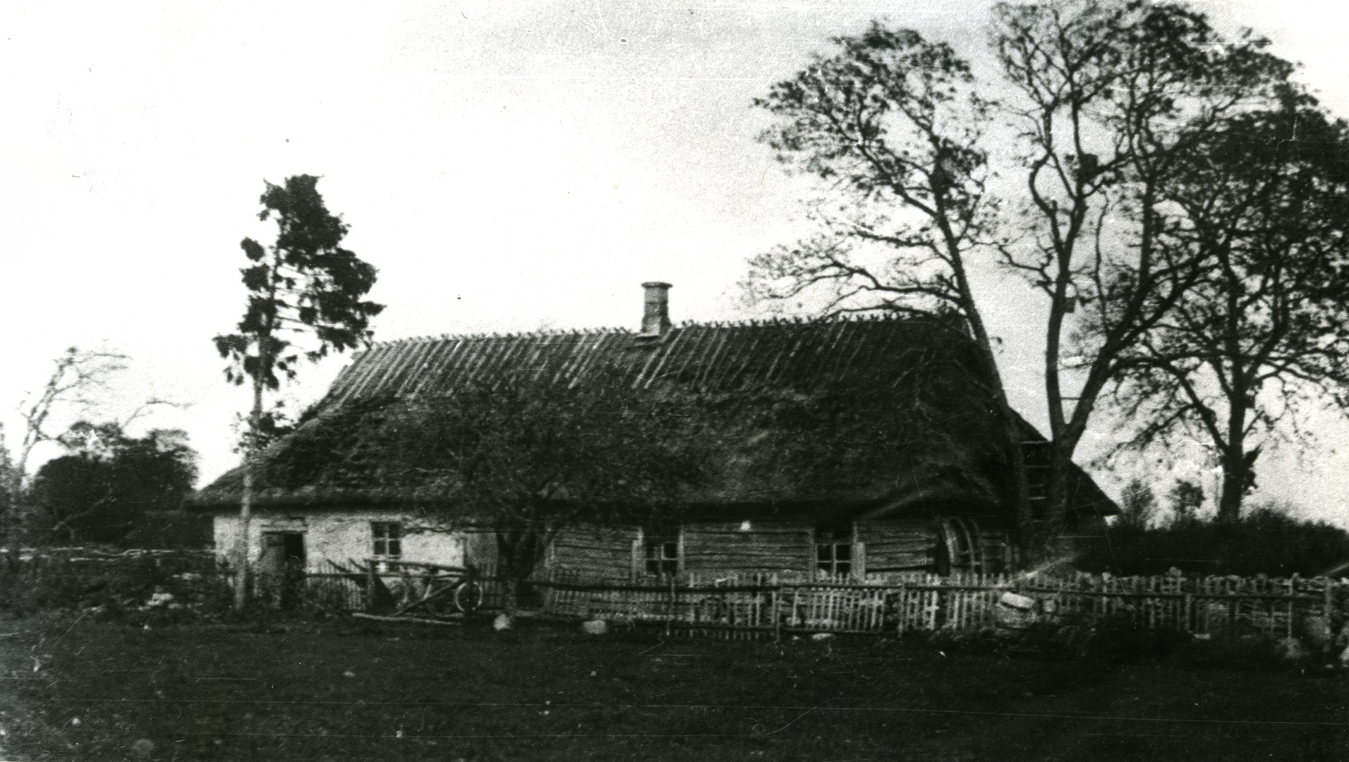 Saaremaa Sagariste School House in 1912