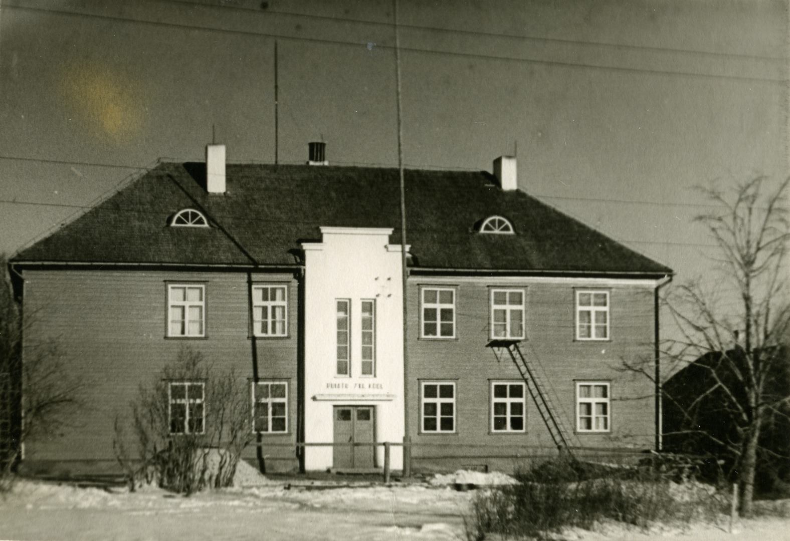 Viljandi County Puiatu 8-kl School building