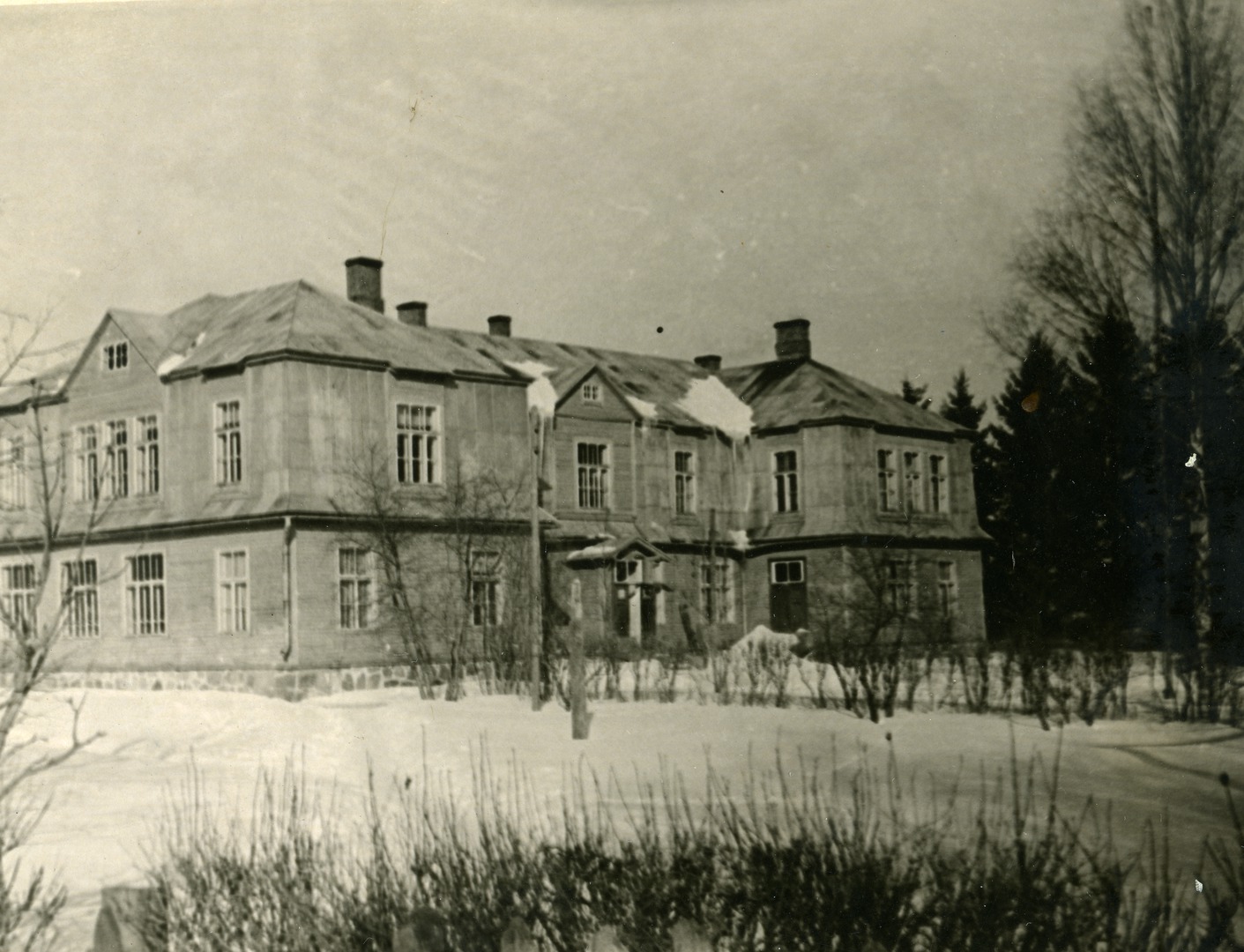 Island 8-kl School buildings in Jôgevamaa