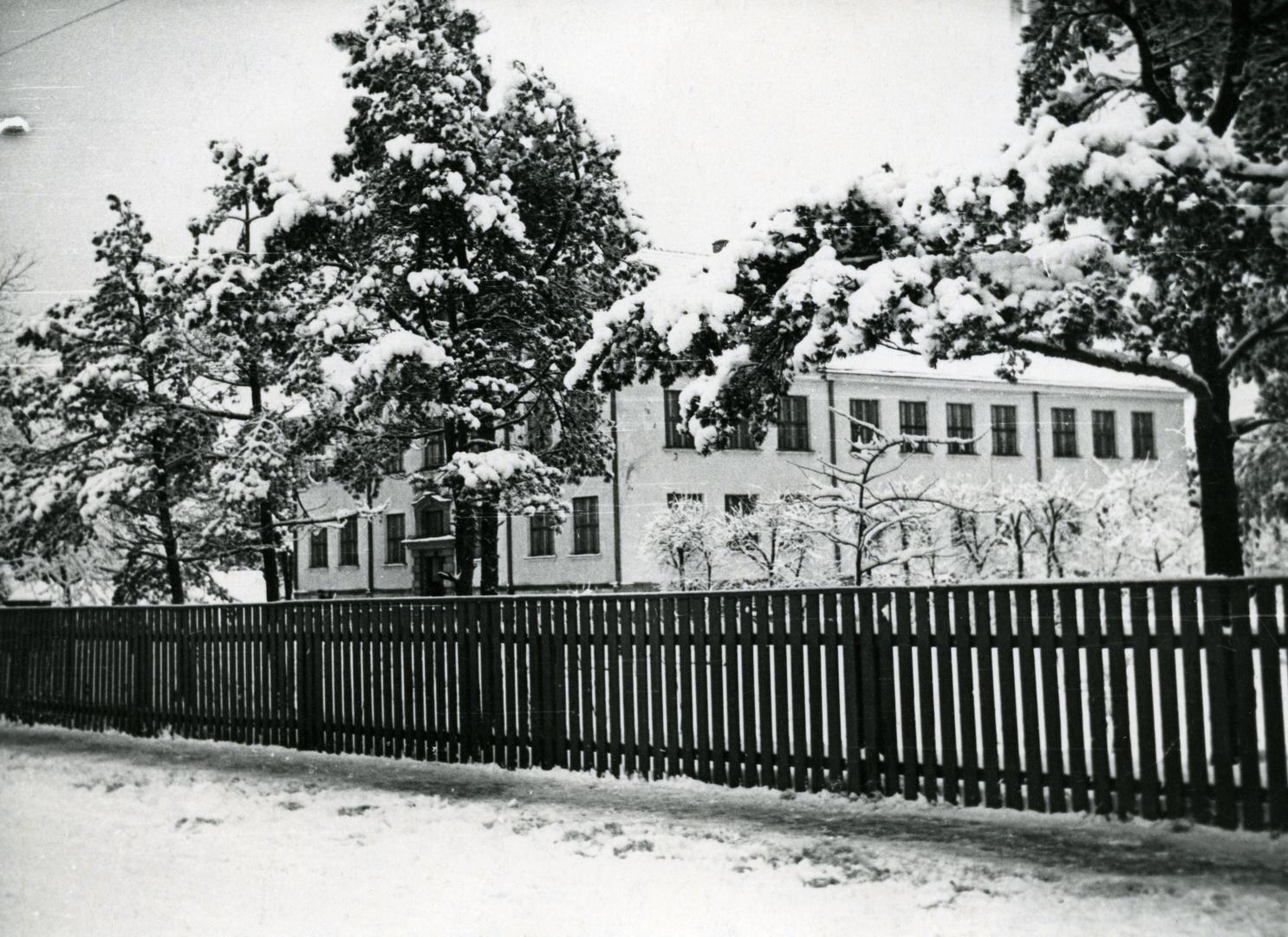 Tallinna 28. 7-kl School House in winter 1950