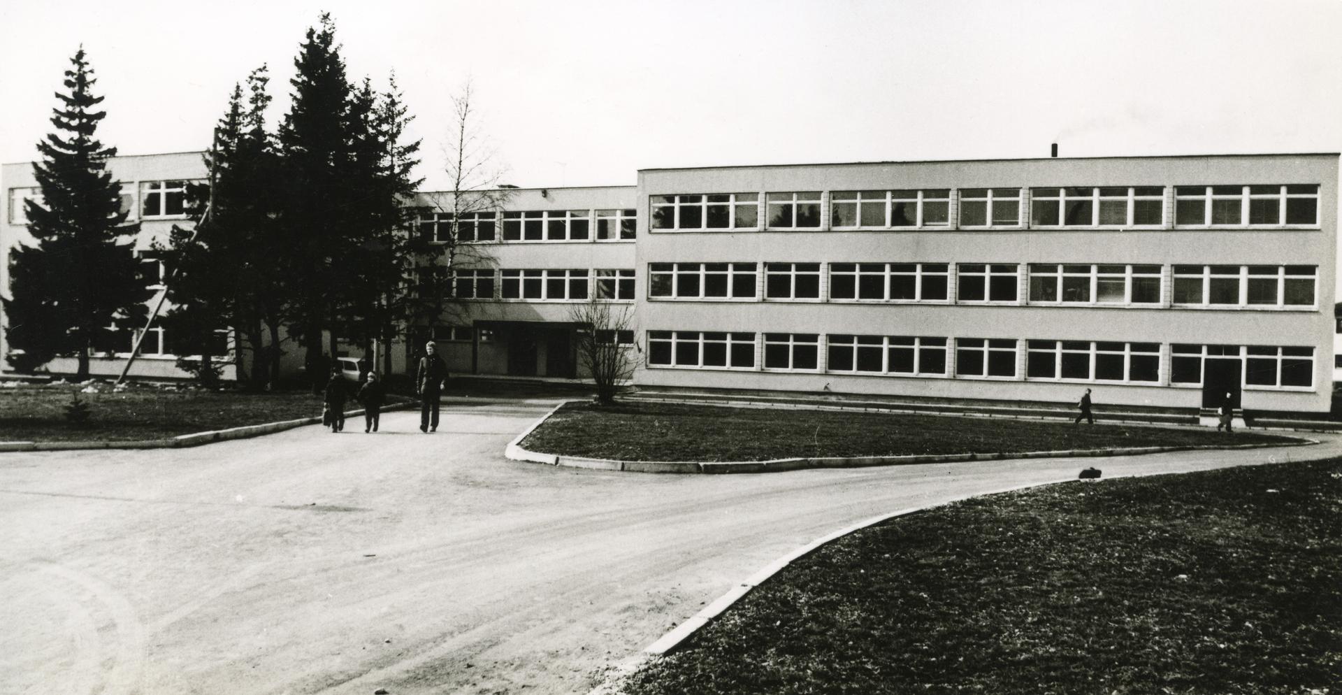 Leisi Secondary School building