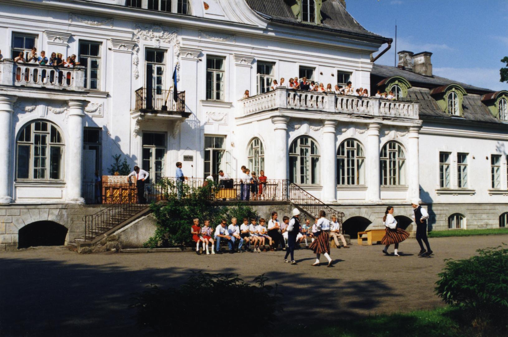 Building of the Laupa Main School of Järva County on June 3, 1995