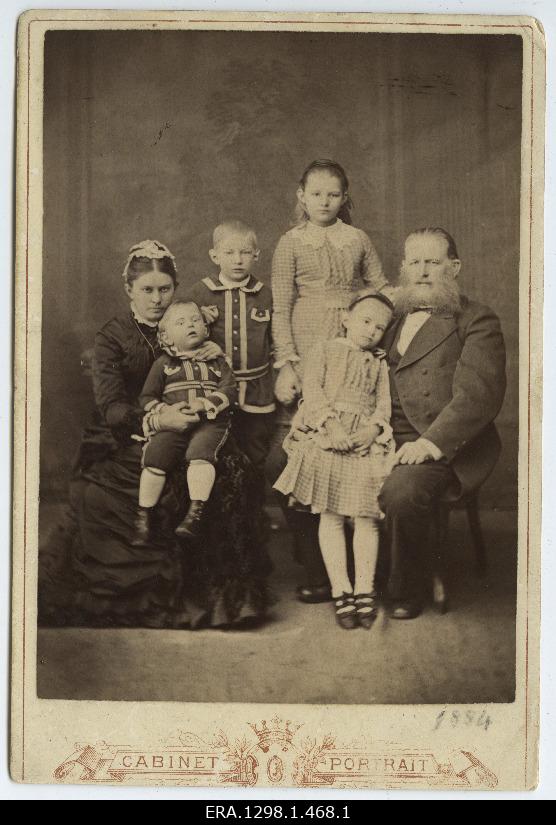 The family of Maydells after the arrival of Chita in Tallinn