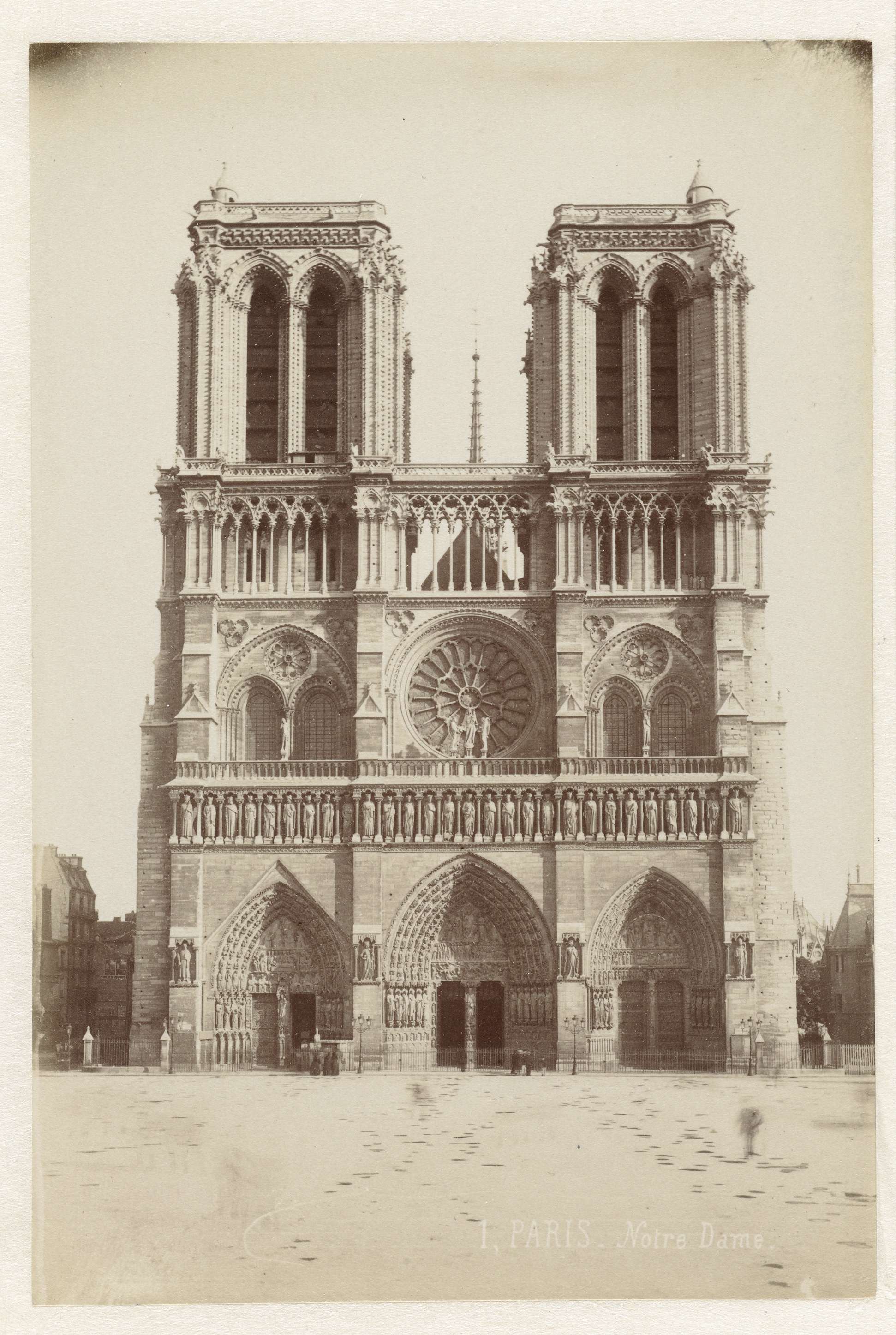 1, Paris Notre Dame, Notre Dame in Paris