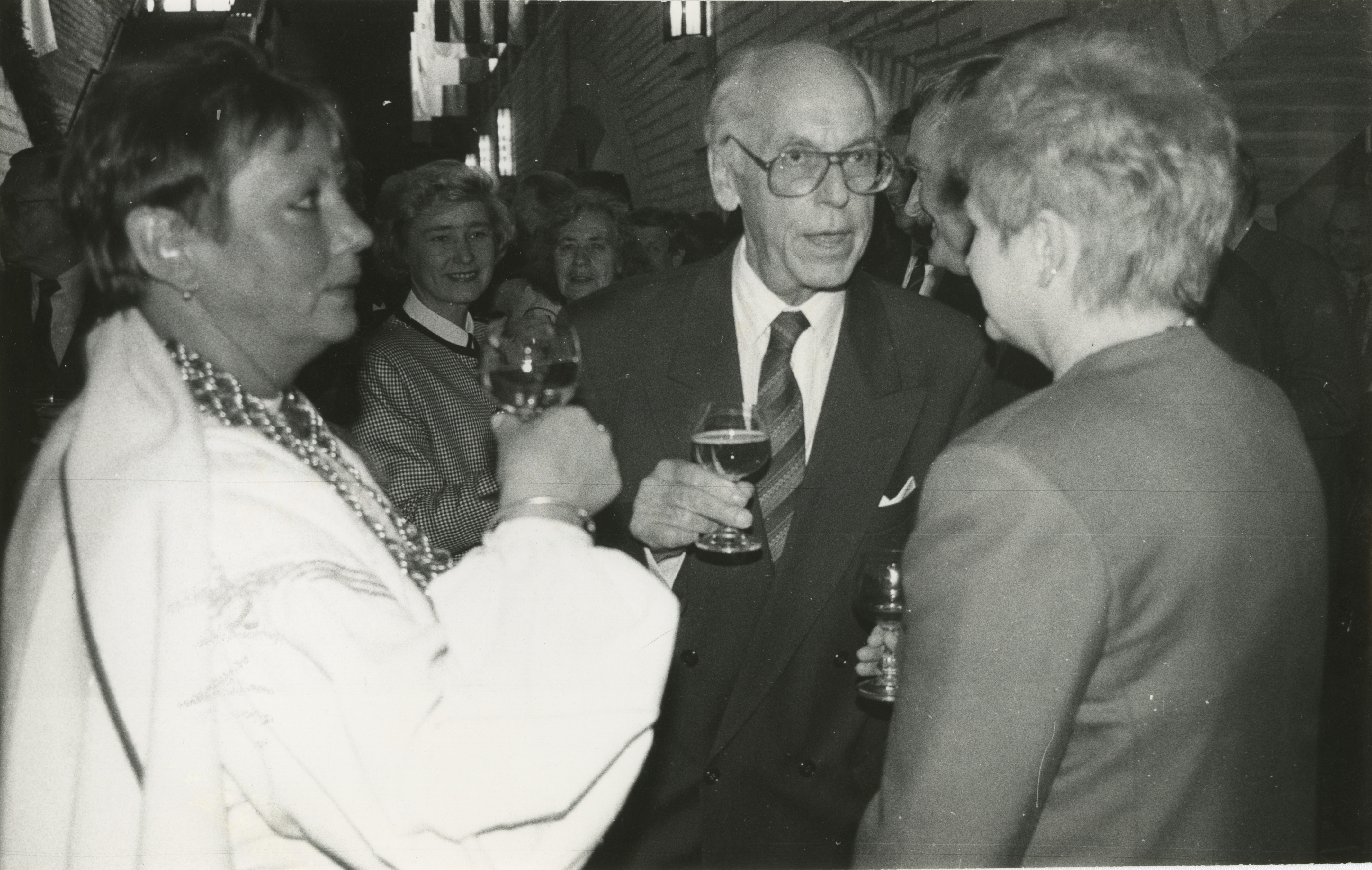 Celebration of the opening of the new building of the National Library. On the left, Director General Ivi Eenmaa, in the middle of President Lennart Meri, on the right Sirje Endre