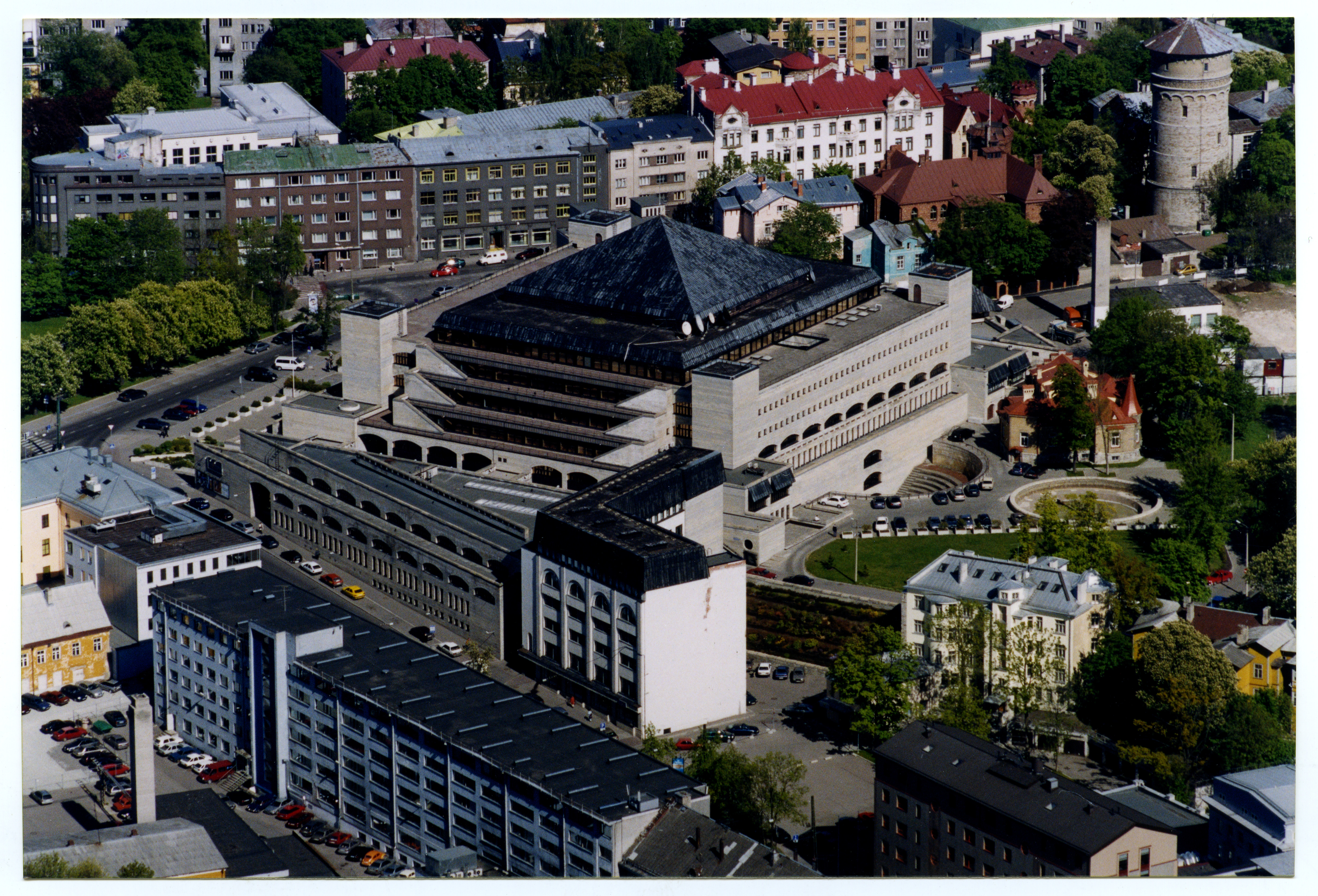 New building of the National Library Tõnismägi 2. General views, external views (2000-2004).