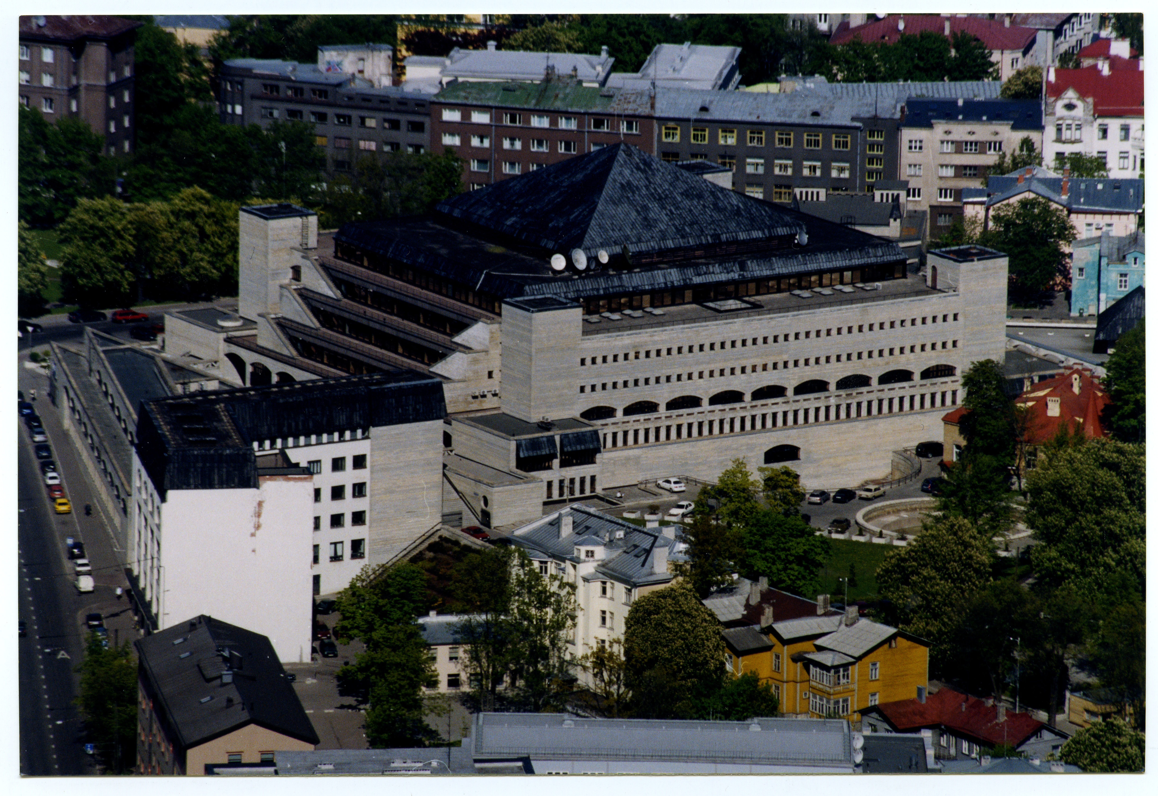 New building of the National Library Tõnismägi 2. General views, external views (2000-2004).
