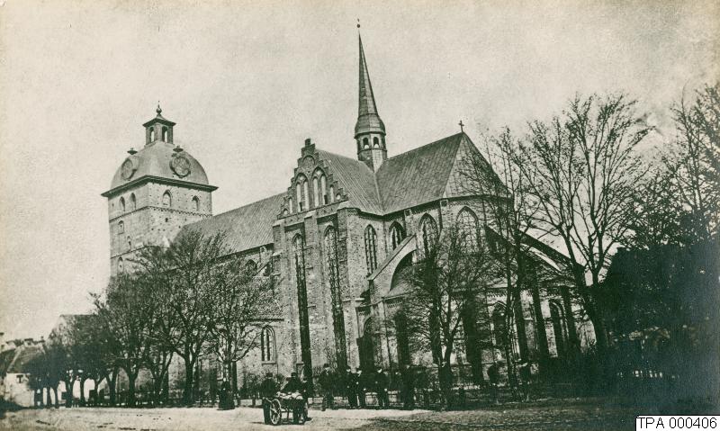S:t Petri kyrka  - exteriör före tornets ombyggnad. Repro av Shàrengrads bild. - Foto: Alfred B. Nilson / Malmö Museer