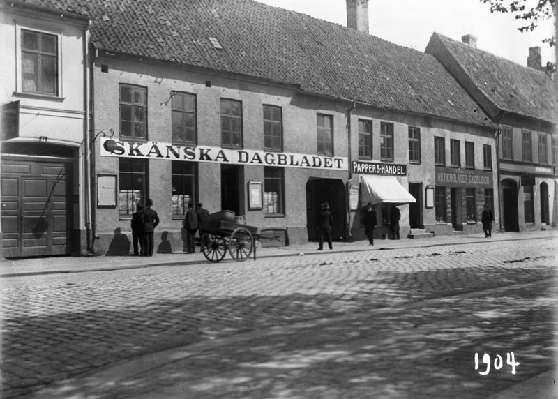 Gatubild - Skånska Dagbladets hus på Östergatan. - Foto: Harald Bager / Malmö Museer