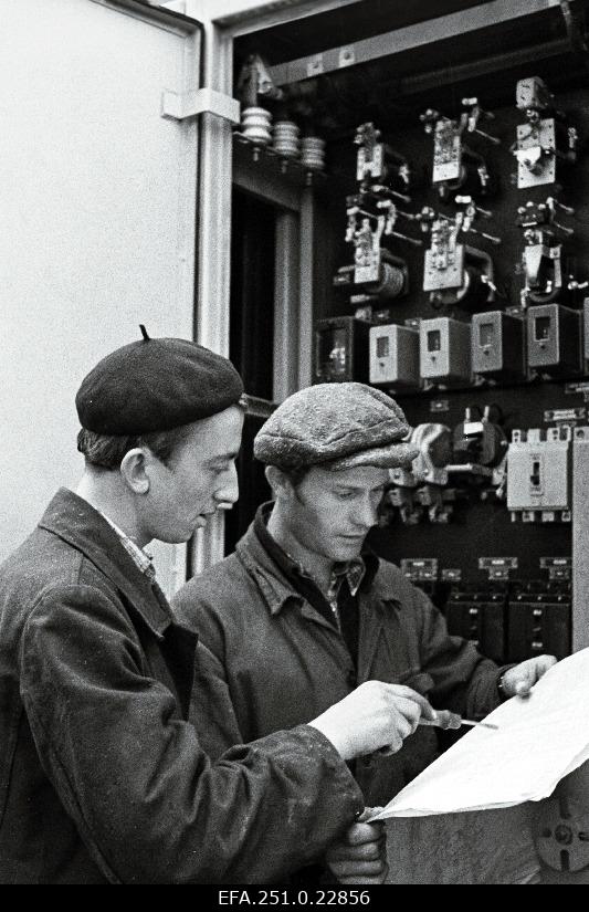 Sirgala karjääri masinistiõpilased Olev Saidla ja Nikolai Gulli.
