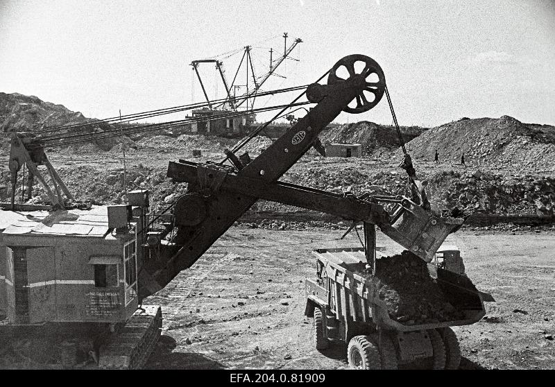Põlevkivi kaevandamine Sirgala karjääris nr. 1.