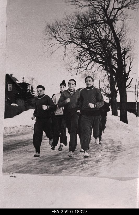 The best middle ground runners of the Estonian SSR Mihhail Velsvebel (the best), Aarne Kukk, Peeter Varrak, Vladimir Žulin (left) etc. Preparing for a new season.