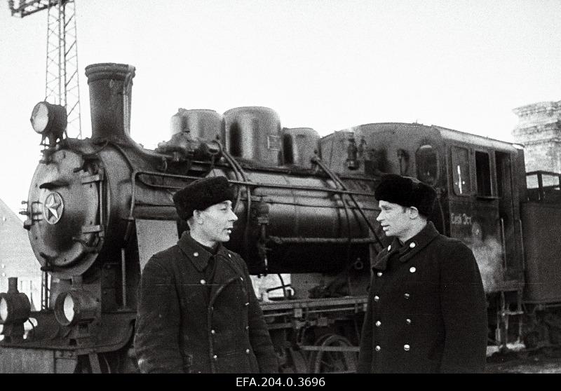 The best train drivers of Türi railway station a. Liivoja and e. Merisalu.