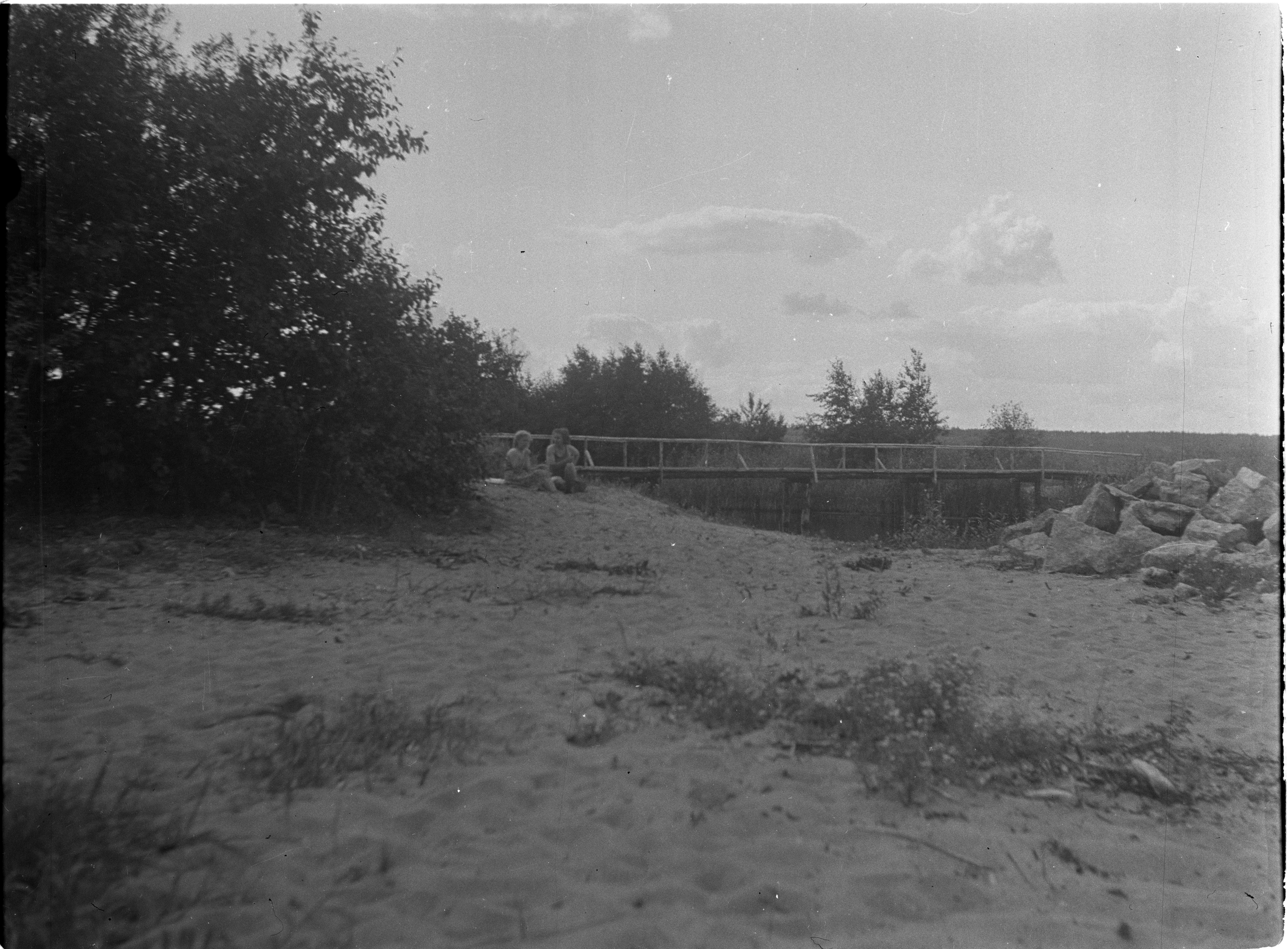 Probably the bridge was on the mouth of the river Kunda beach.