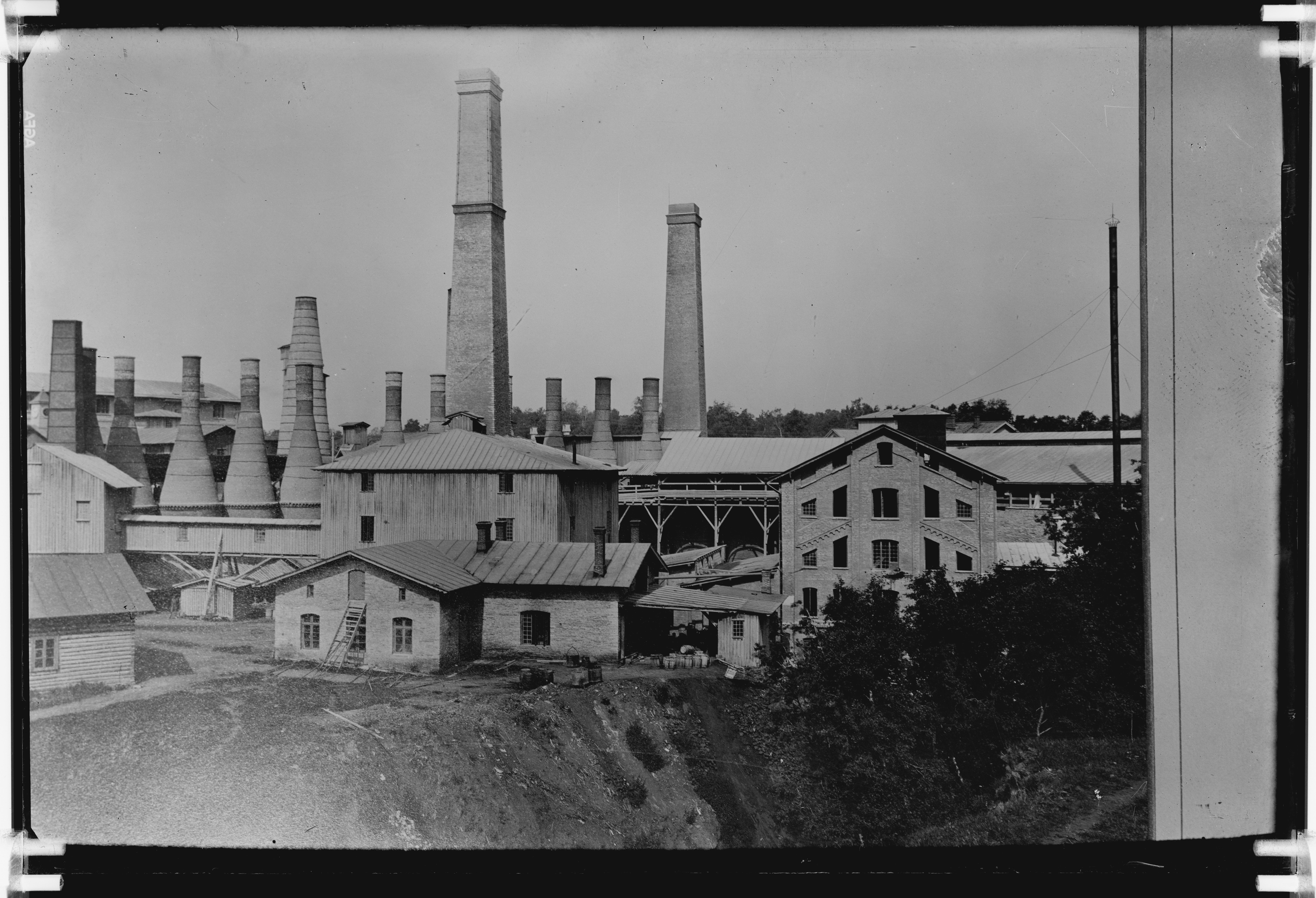 Kunda Cement factory bottle ovens, two D-ovens, one R-ovens, cement stones and sepada. Apartments were later built for workers in the buildings on the forefront.
