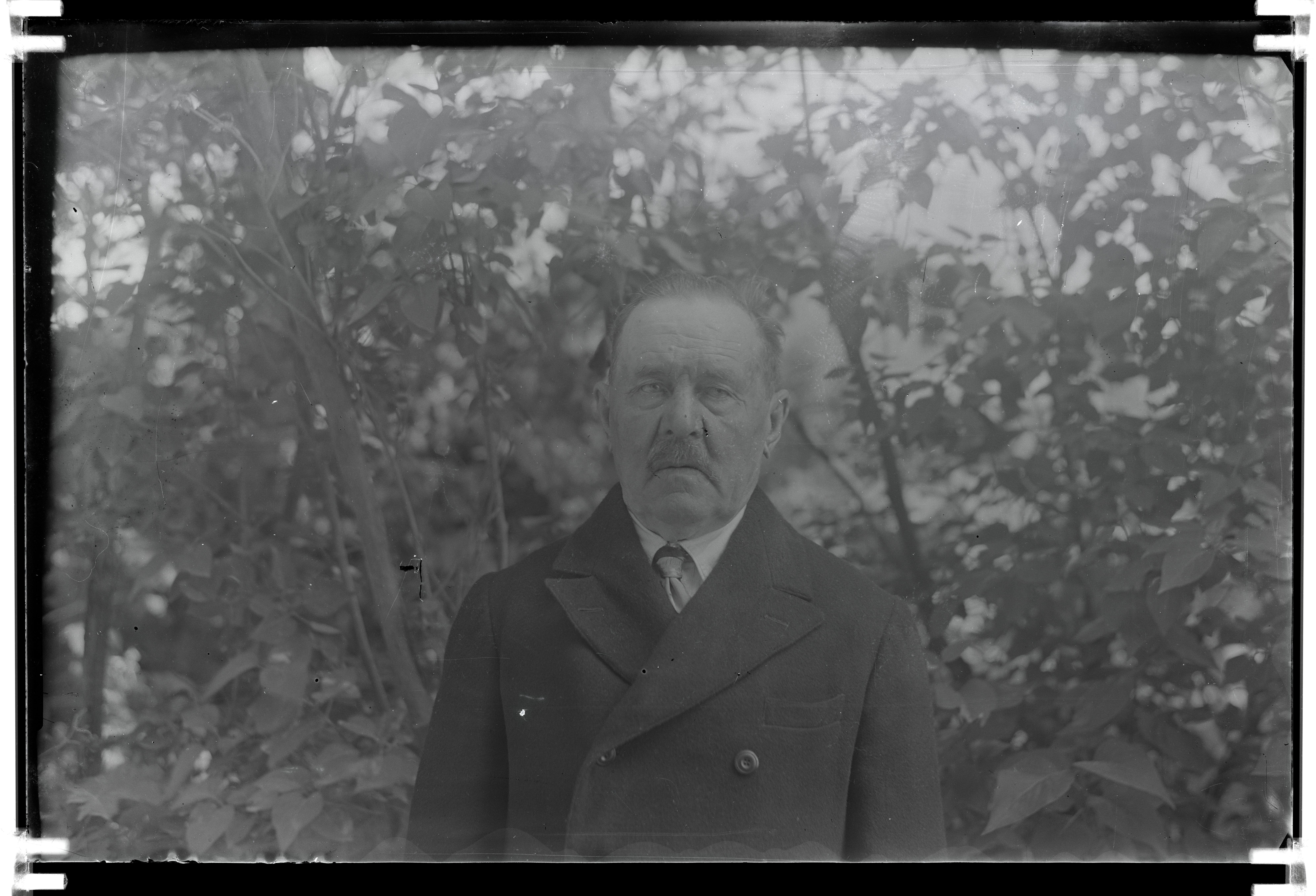 Juhan Joa. Estonian Red Cross II class medal clerk (1938). The Honour Worker of the Kunda factory (photo in the corresponding album in the museum). Received a clock named “Port-Kunda” from the Company.