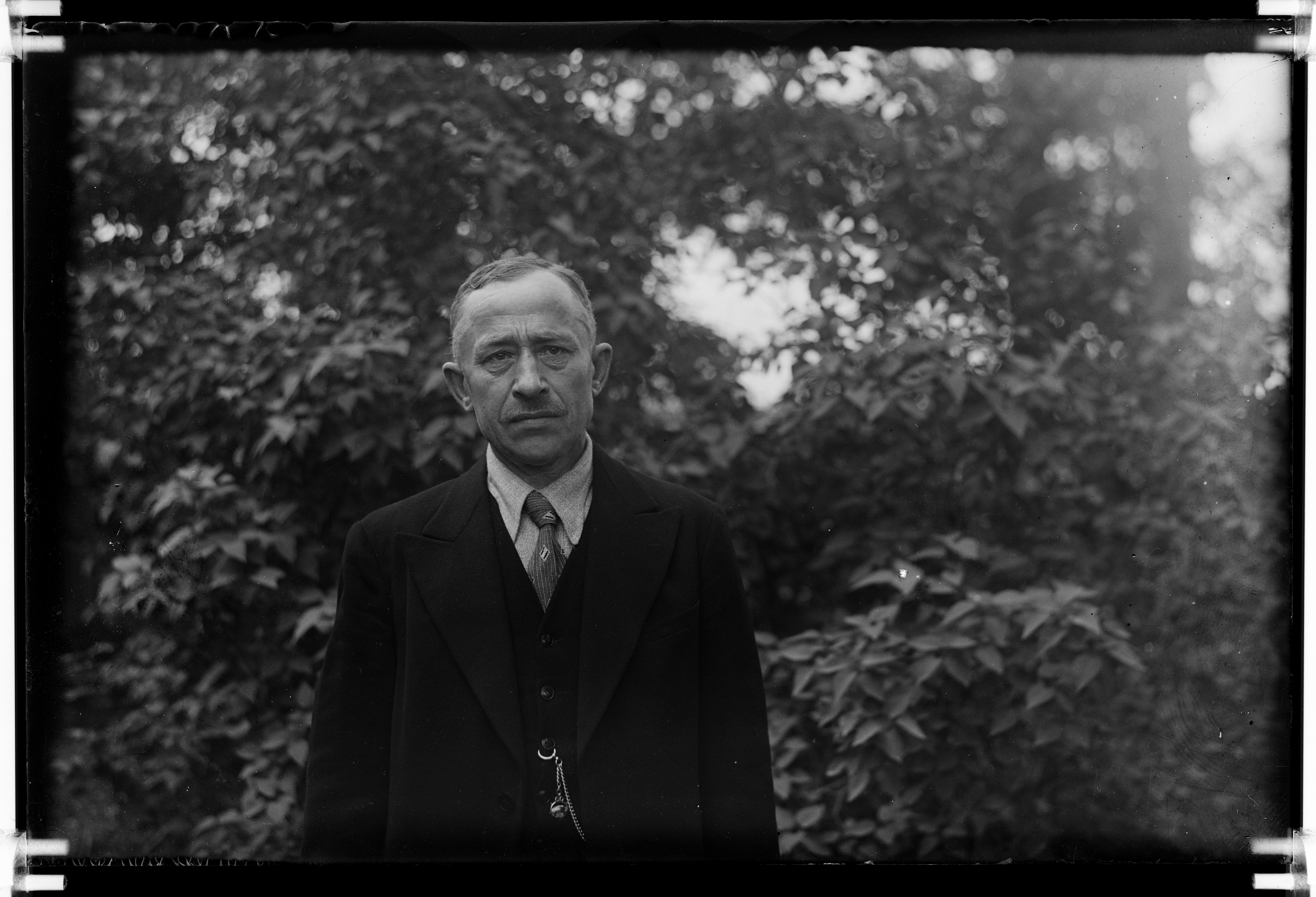 Priido Maadik, the third class medal of the Estonian Red Cross (1938). Honorary worker at the Kunda factory. Received a clock named “Port-Kunda” from the Company.