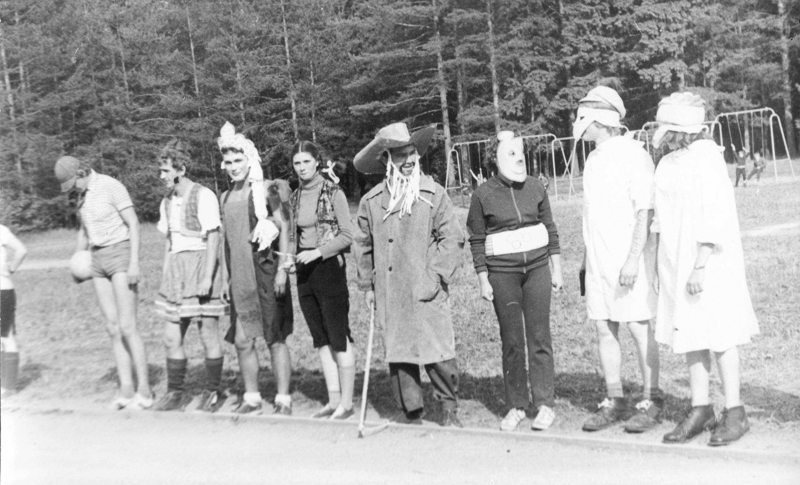 Let-Narva. The Pionier camp in the city is for them. V. Nikolayev-Tereshkov OPC-13.