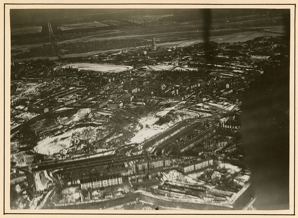 [aerial photograph, Ukrainian city of Yekaterinoslav, now called Dnipropetrovs'k]