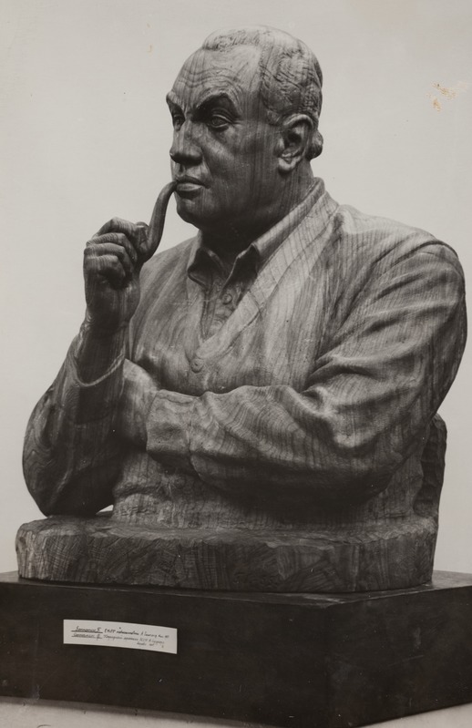 Arno Suurorg, skulptuuri valmistanud Ferdi Sannamees