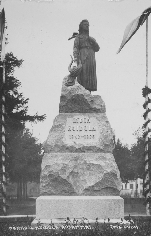 Koidula mälestussammas Pärnus avamispäeval 9. juunil 1929