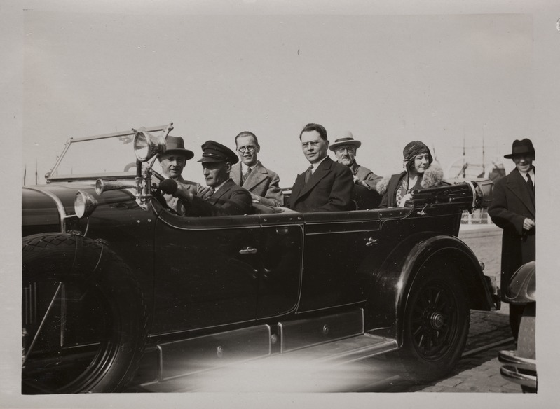 Teel soome kirjanik-külalistega Tallinna sadamast linna 29. mail 1931
