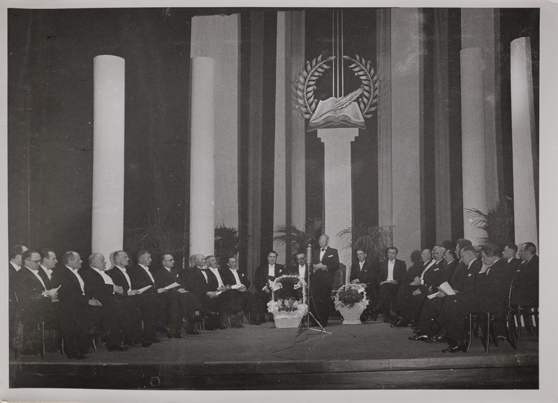Leedu kirjanduslike auhindade väljaandmise aktus Kaunase Riigiteatris 14. veebruaril 1938