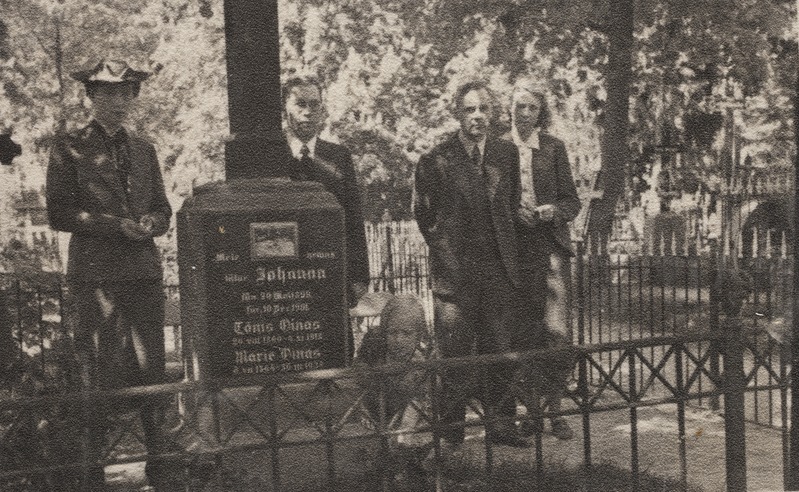 Surnuaial omaste kalmul aastal 1939
