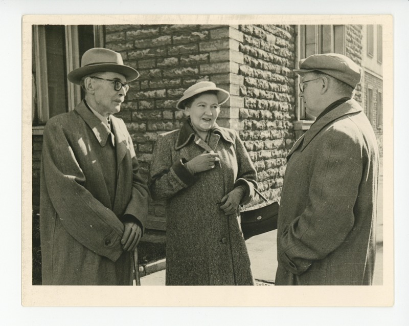 Friedebert Tuglas, Harri Moora ja Eeva Niinivaara, 09.1956
