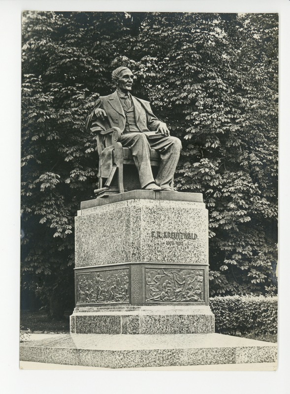 Tallinn, Friedrich Reinhold Kreutzwaldi mälestussammas Kadriorus