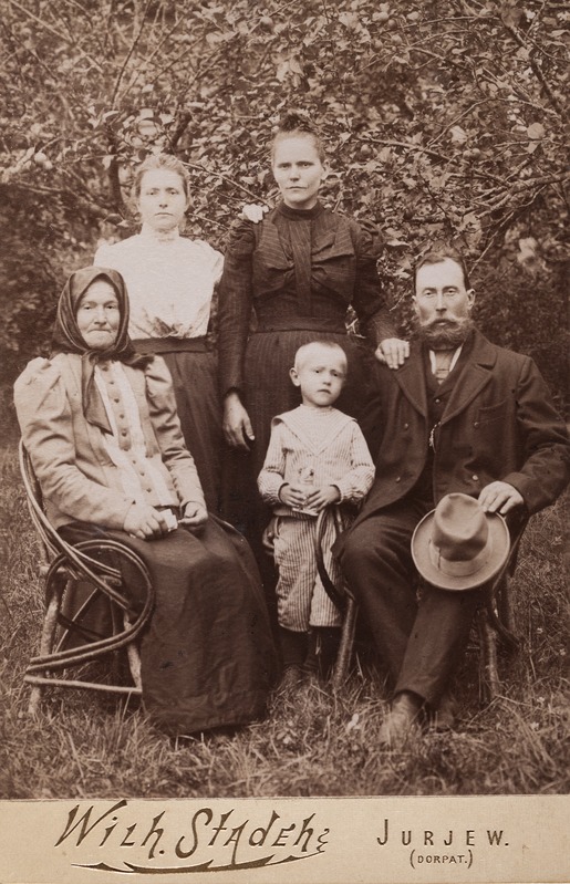 Jaan Mihkelson perekonnaga