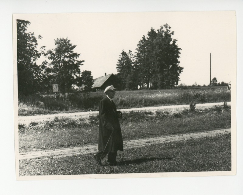 Friedebert Tuglas Rupsil kõndimas, 05.07.1965