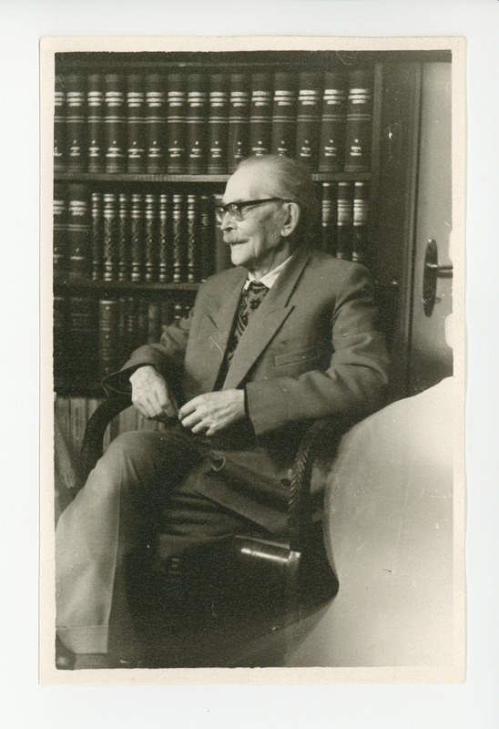 Friedebert Tuglas Nõmmel tugitoolis, 31.05.1968