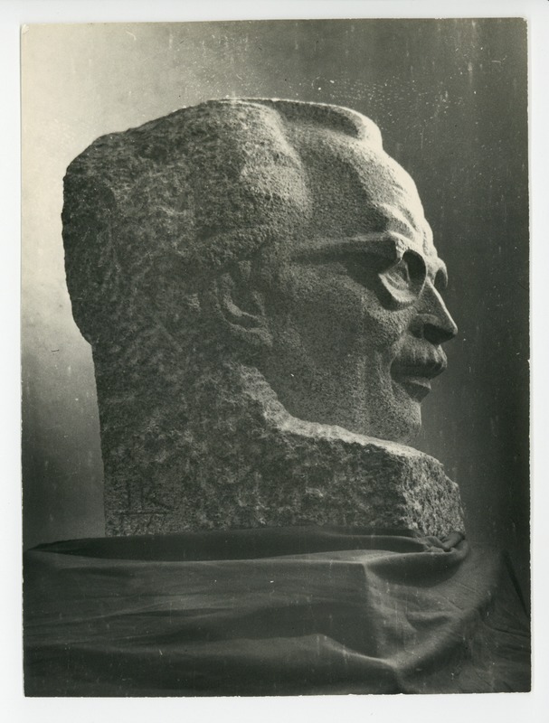 Juhan Raudsepp "Friedebert Tuglas", hele graniit 1966