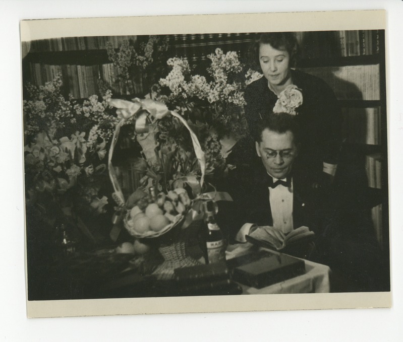 Friedebert Tuglas ja Elo Tuglas juubelilaua taga, 2.03.1936