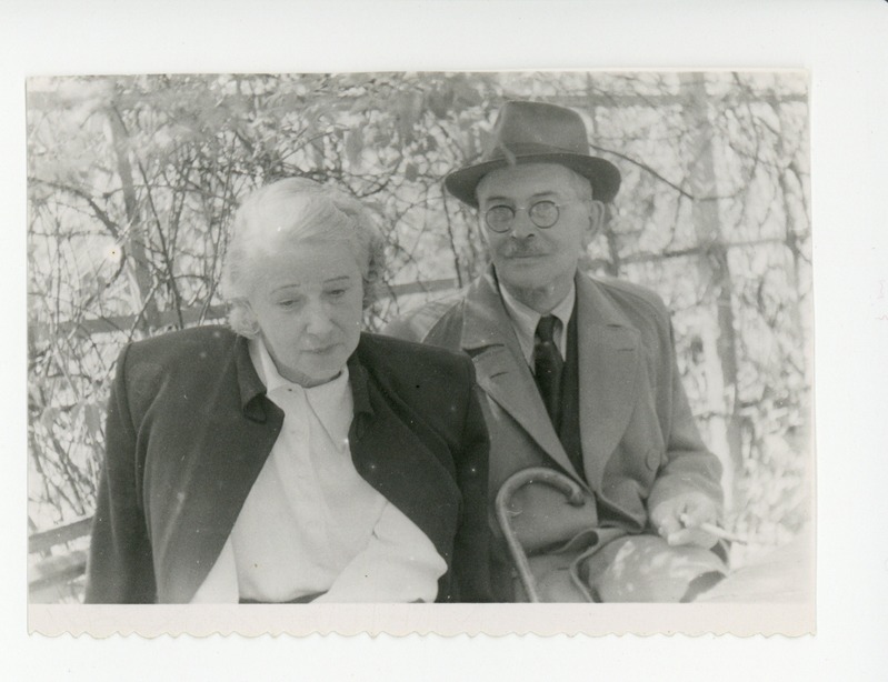 Elo Tuglas ja Friedebert Tuglas aiapingil, 06.1951