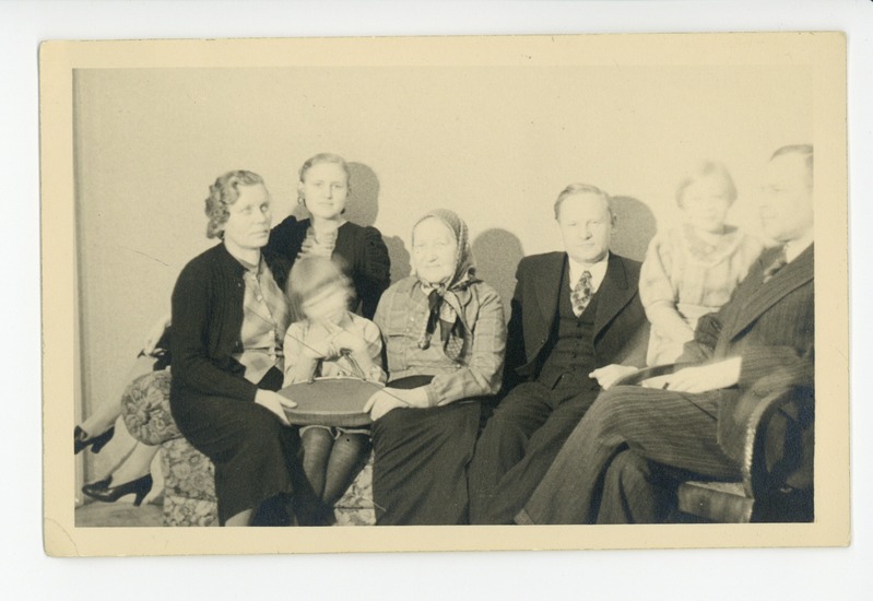 Alma Ostra-Oinas, Tiiu Oinas (Allik), Elo Tuglase ema Marie Oinas, Aleksander Oinas, Elo Kurvits, Peeter Kurvits, 1937