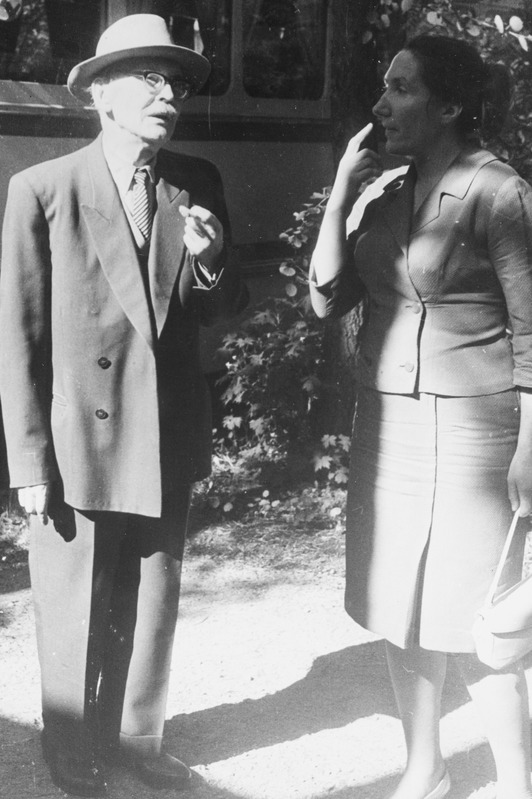 Friedebert Tuglas koos Helene Siimiskeriga, juuni 1963