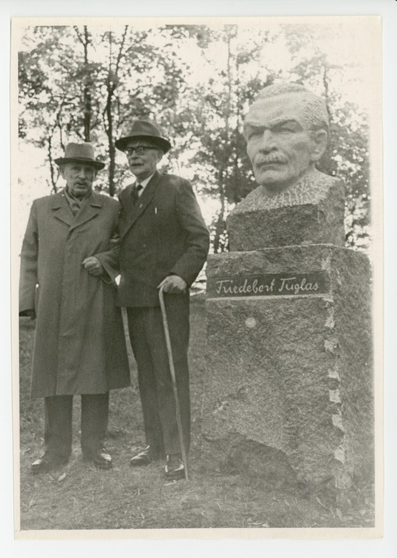 Johannes Voldemar Veski ja Friedebert Tuglas Uderna pargis, 14.09.1967