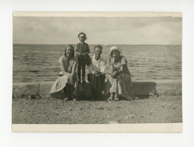 Haapsalu rannas, 1932