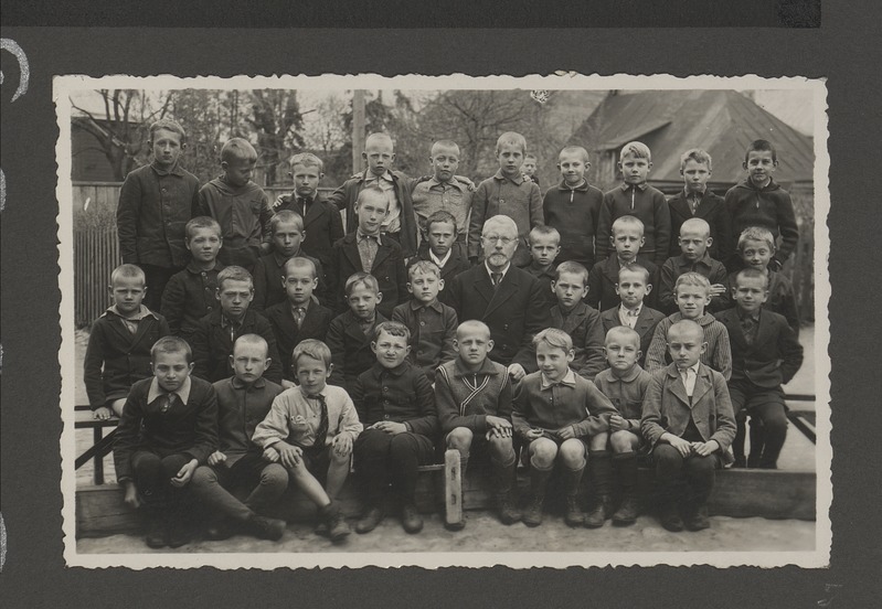 Tartu Linna 15. Algkooli kolmanda b klassi õpilased 1936. aastal