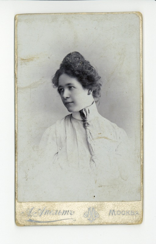 Marie Underi portree