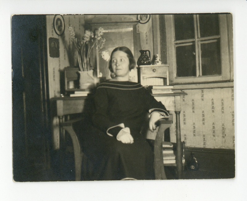 Marie Under Kuressaares 1920. aasta suvel