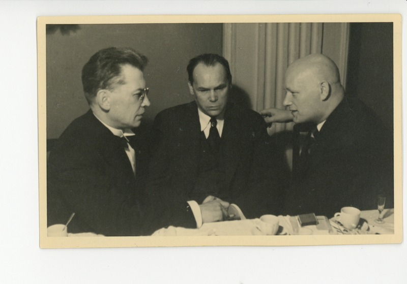 Friedebert Tuglas, Henrik Visnapuu ja August Gailit Sinimandrias 02.03.1936