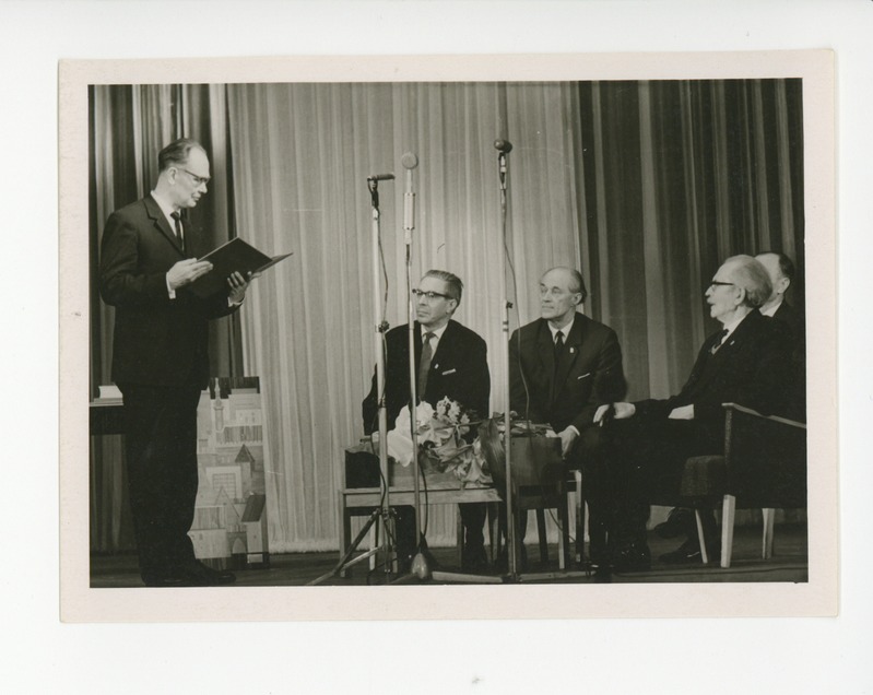 Friedebert Tuglast tervitamas, 02.03.1966