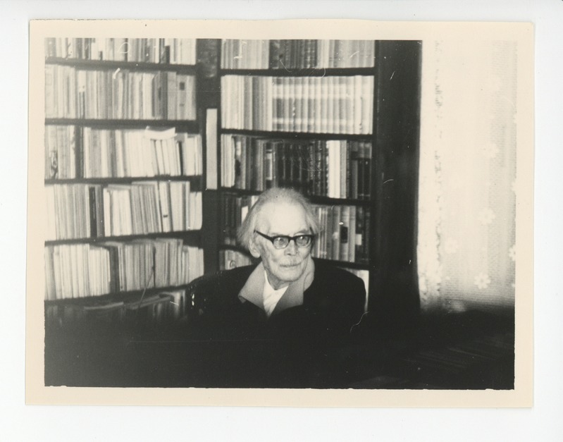 Friedebert Tuglas oma kodus istumas 25.12.1970